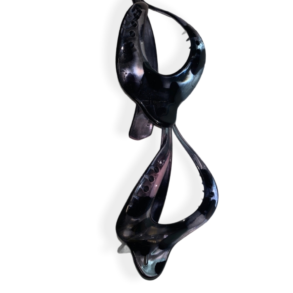 Dolphin Beak Hair Clips - Picture 3 of 3